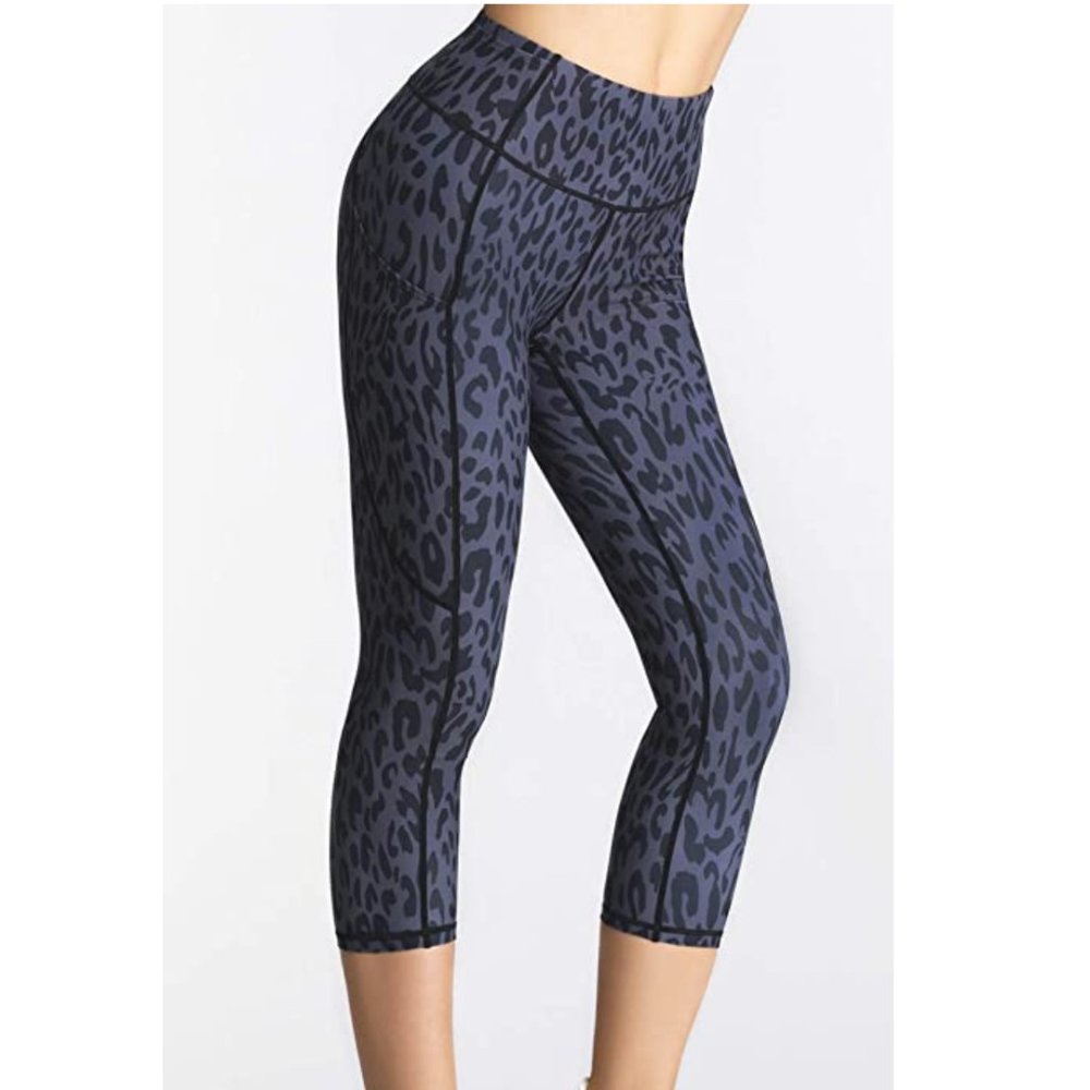 FITTIN Dark Grey Women's Workout Capris w/ Pocket - Picture 3 of 4
